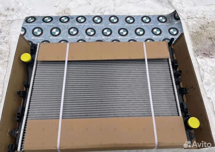 Радиатор охлаждения Mercedes