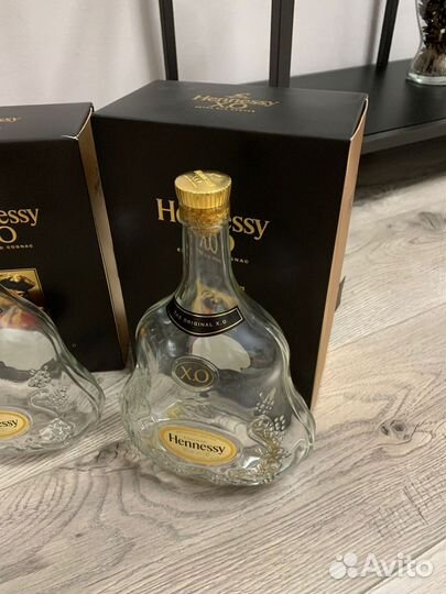 Коробки с бутылками Hennessy x0