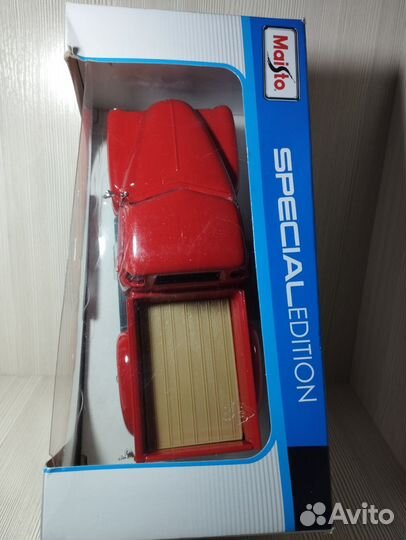 Maisto 1:24 Ford F-1 Chevrolet 3100 pickup