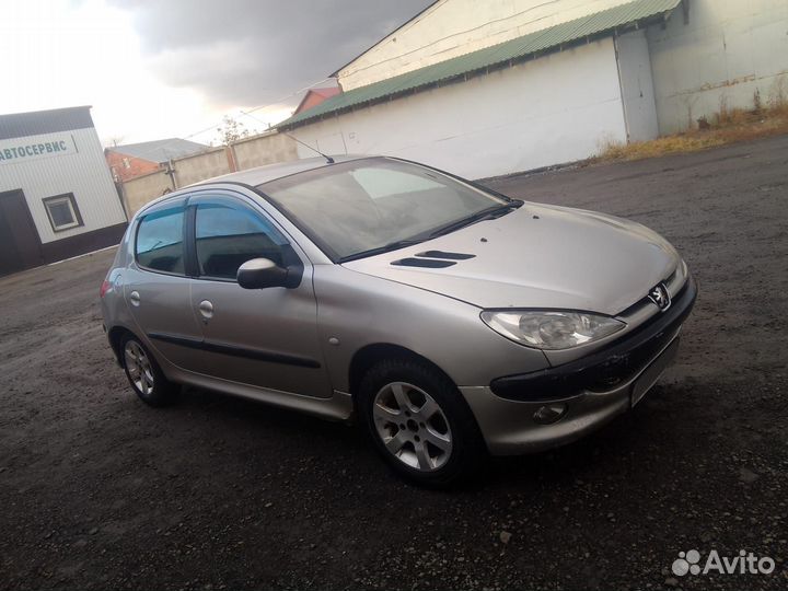 Peugeot 206 1.4 МТ, 2004, битый, 181 000 км