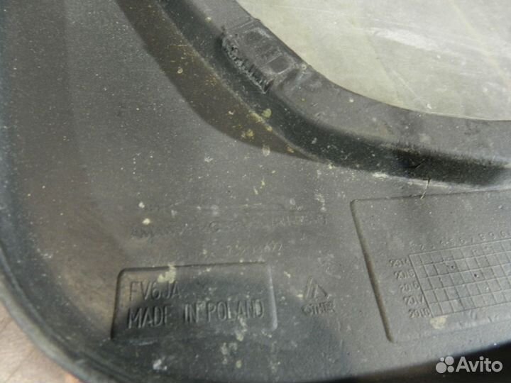 Брызговик задний правый - Jaguar XJ