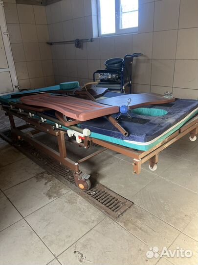 Функциональная кровать в хорошем состоянии
