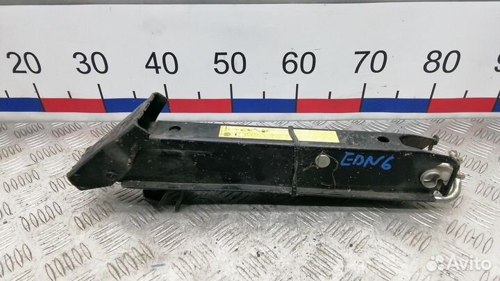 Домкрат на Volkswagen Tiguan 1