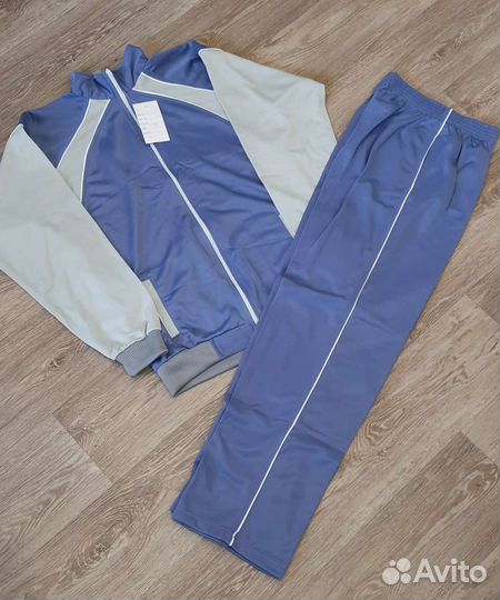 Спортивный костюм женский