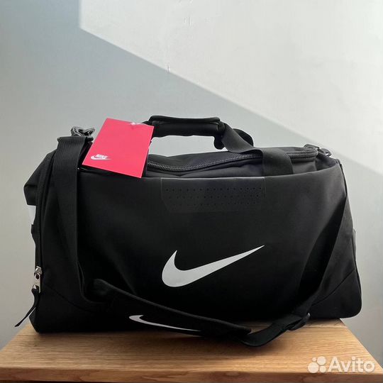 Спортивная сумка Nike черная