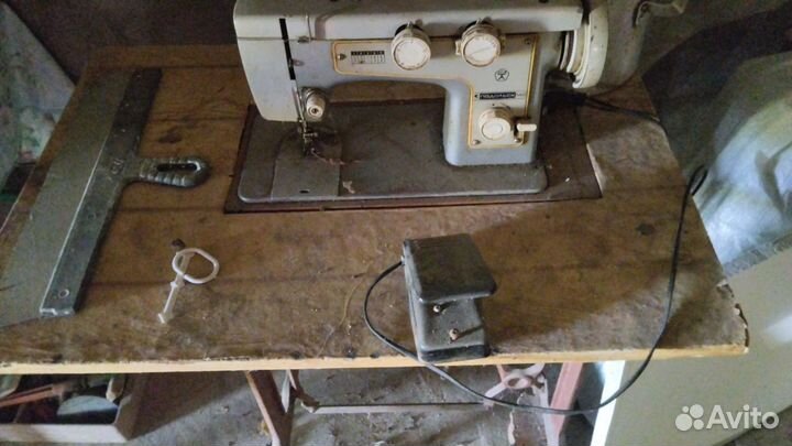 Швейная машина Подольск 142