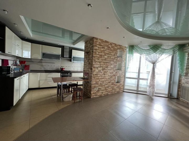 3-к. квартира, 100 м², 10/10 эт.