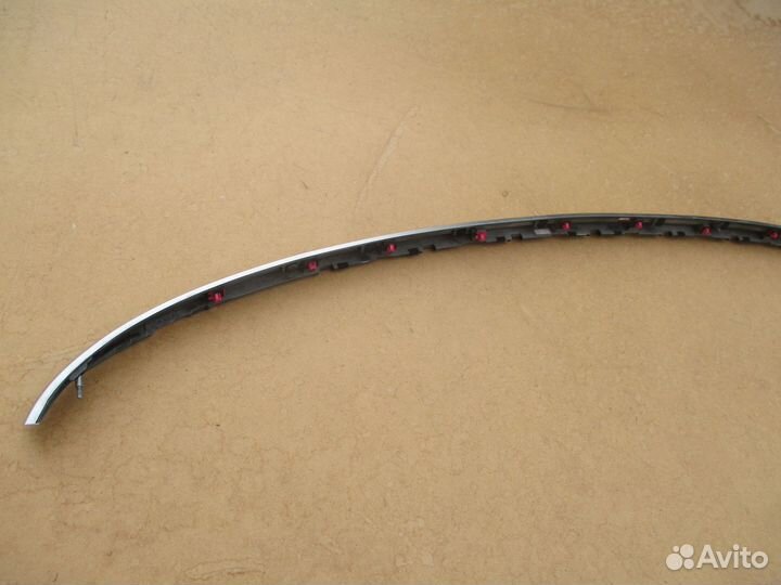 Накладка двери багажника Kia Carnival 4