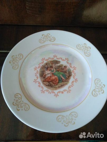 Остатки от старинного сервиза