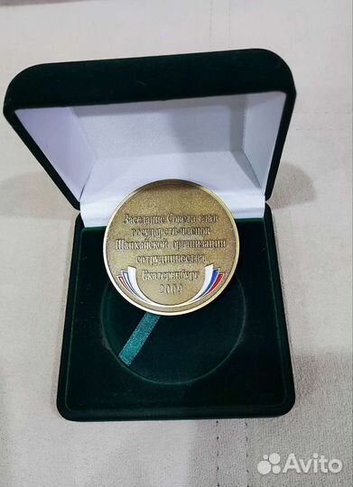 Настольная медаль