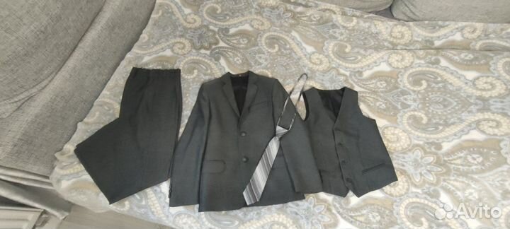 Костюм тройка школьный