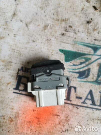 Кнопка блокировки стеклоподъемников ваз (LADA) Lar