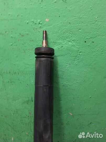 Стойка амортизатора задняя Honda Jazz 2004