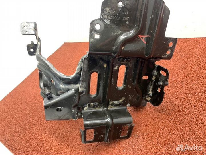 Кронштейн передней панели передний Ford Transit 8