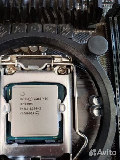 Материнская плата с процессором и памятью