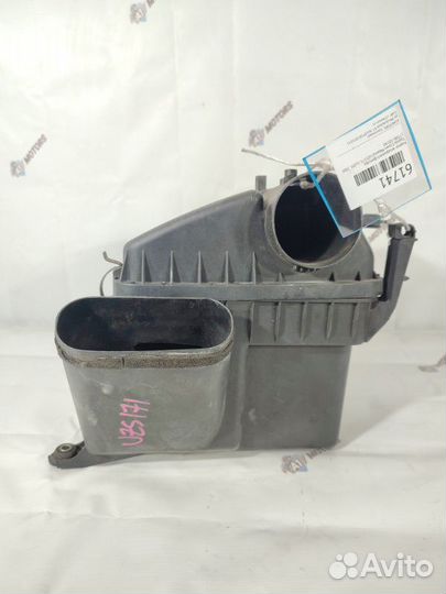 Корпус воздушного фильтра Toyota Crown Majesta