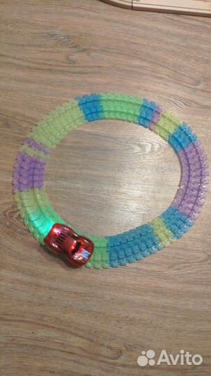 Игрушка машинка на рельсах