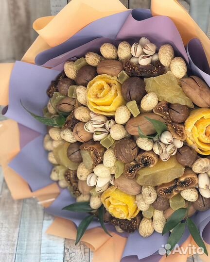 Букет с манго и орехами