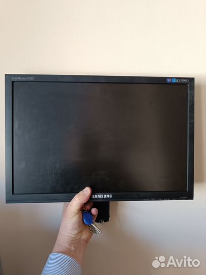 Монитор Samsung syncmaster Е1920