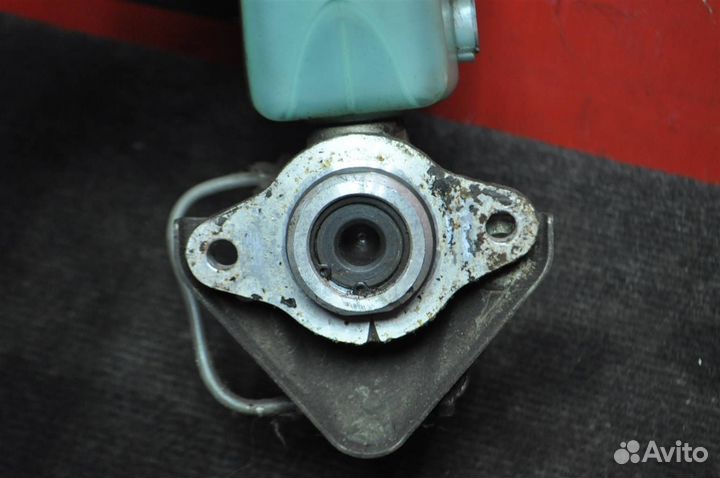 Главный тормозной цилиндр toyota land cruiser PR