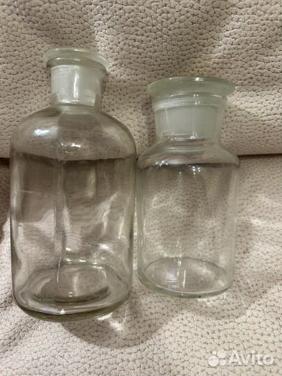 Пустая бутылка и банка