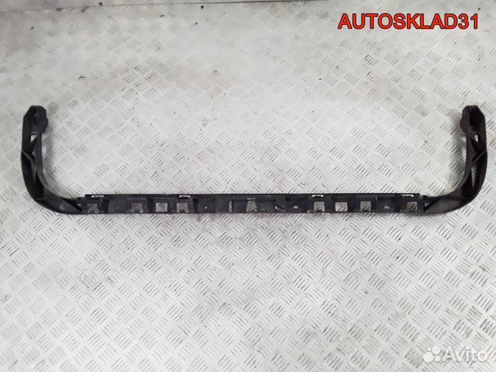 Направляющая заднего бампера Passat B6 3C9807863
