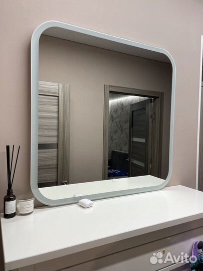 Зеркало с подсветкой для ванной