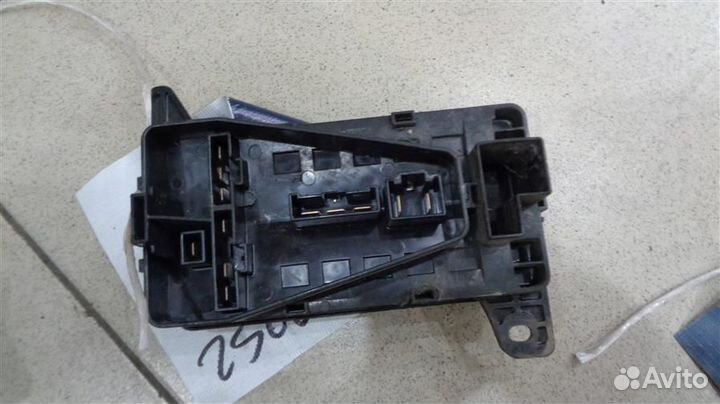 Блок предохранителей подкапотный Land Rover Disco