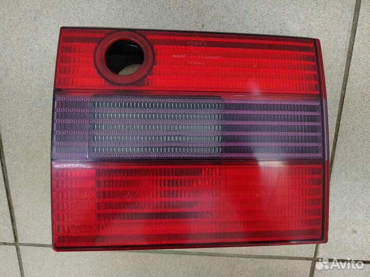 Фонарь крышки багажника правый VW Passat B4