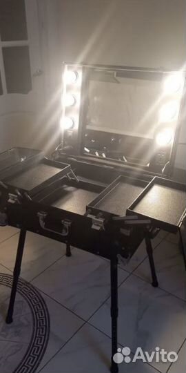 Студия чемодан визажиста на ножках