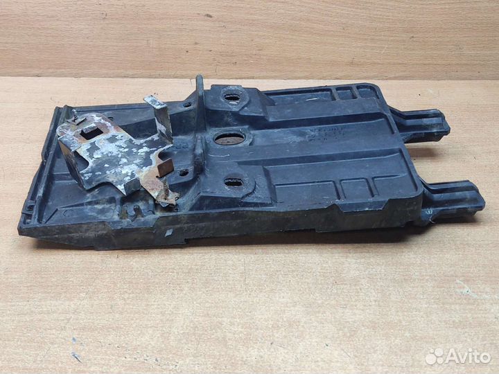 Площадка акб, Volvo 850