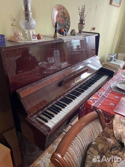 Пианино Ласточка