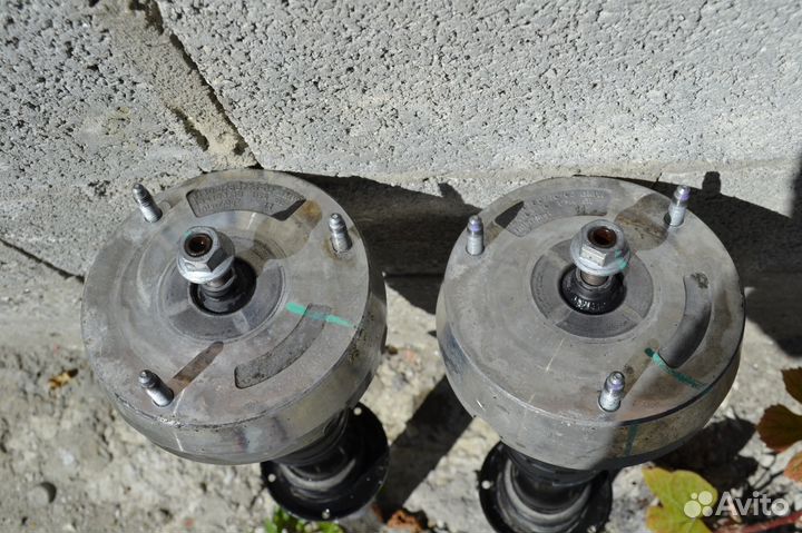 Стойки передние в сборе оригинальные BMW E70, E71