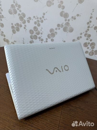 Ноутбук Sony Vaio 15 Core i3/4/320/GF410/15.6