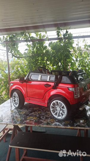 Детский электромобиль