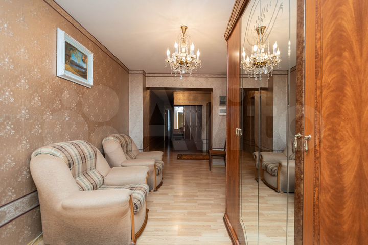 4-к. квартира, 126 м², 2/5 эт.