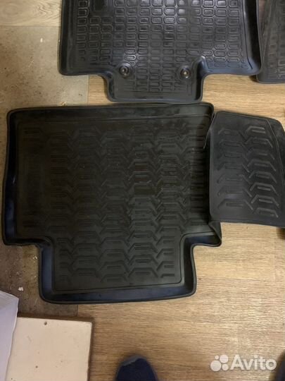 Автомобильные коврики резиновые