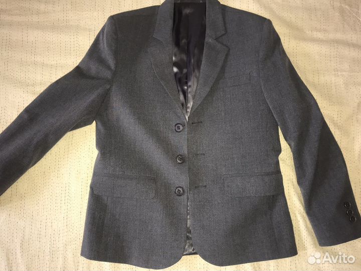 Форма школьная.Пиджак+жилетка+3 брюк