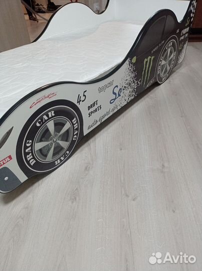 Детская кровать машина с матрасом