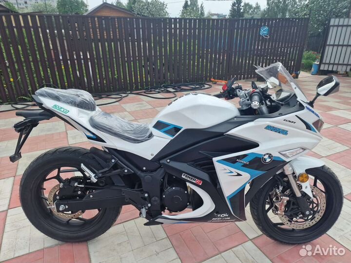 Электромотоцикл Yamaha R3