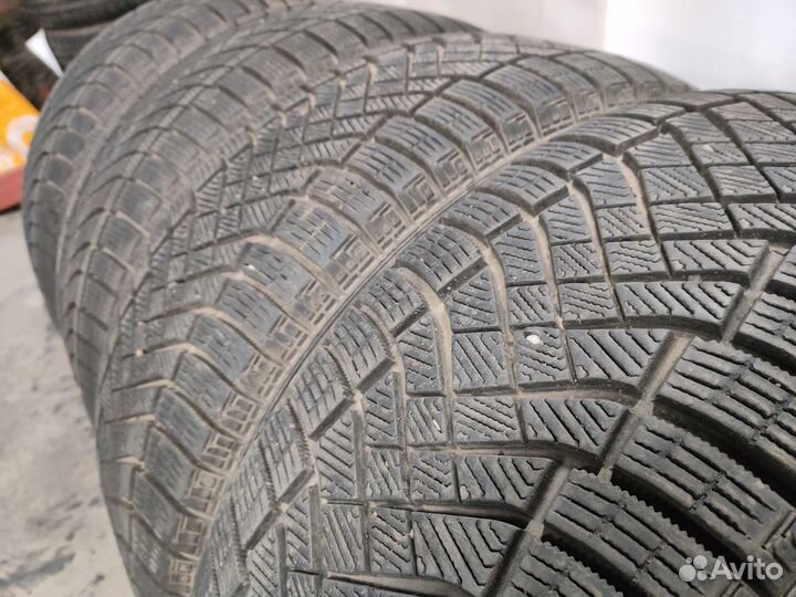 Pirelli Ice Zero 235/55 R19 и 255/50 R19 105H