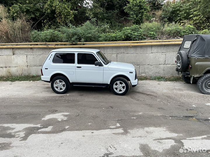 Капот на ниву