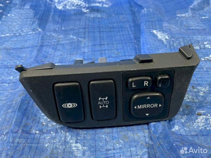 Блок управления зеркалами Toyota Wish ZNE14 1zzfe