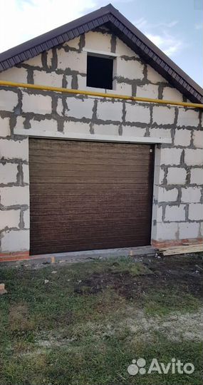 Секционные ворота алютех