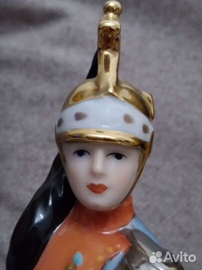 Фарфоровые статуэтки