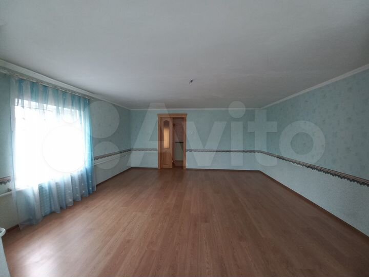 Дом 235 м² на участке 8,1 сот.