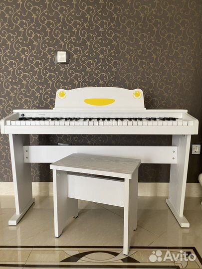 Цифровое пианино Artesia Fun-1 WH
