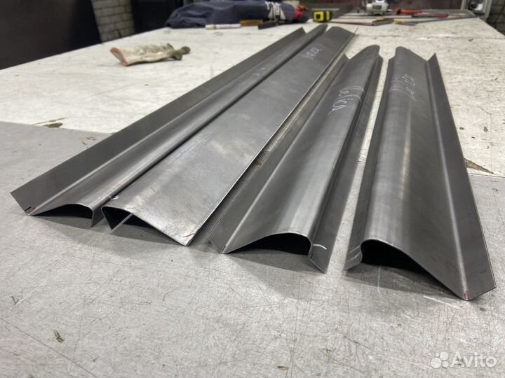 Mitsubishi Delica порог + усилитель правый