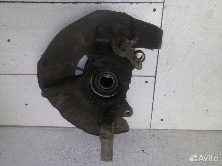 Кулак передний правый