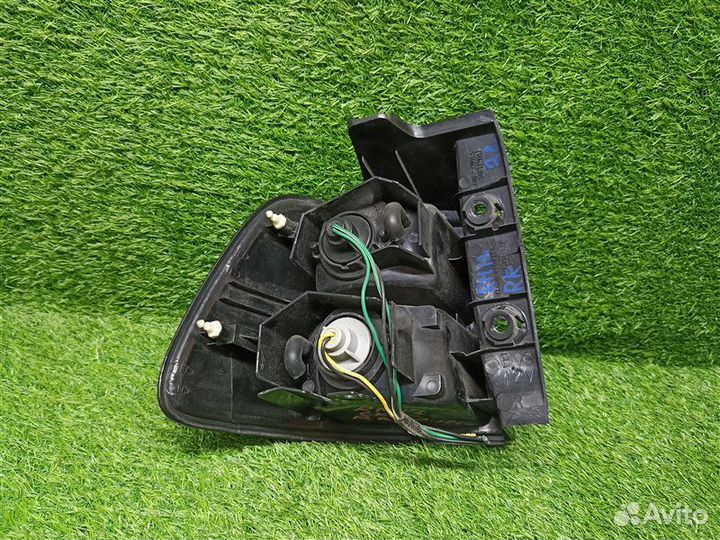 Стоп-сигнал правый Nissan Liberty RM12